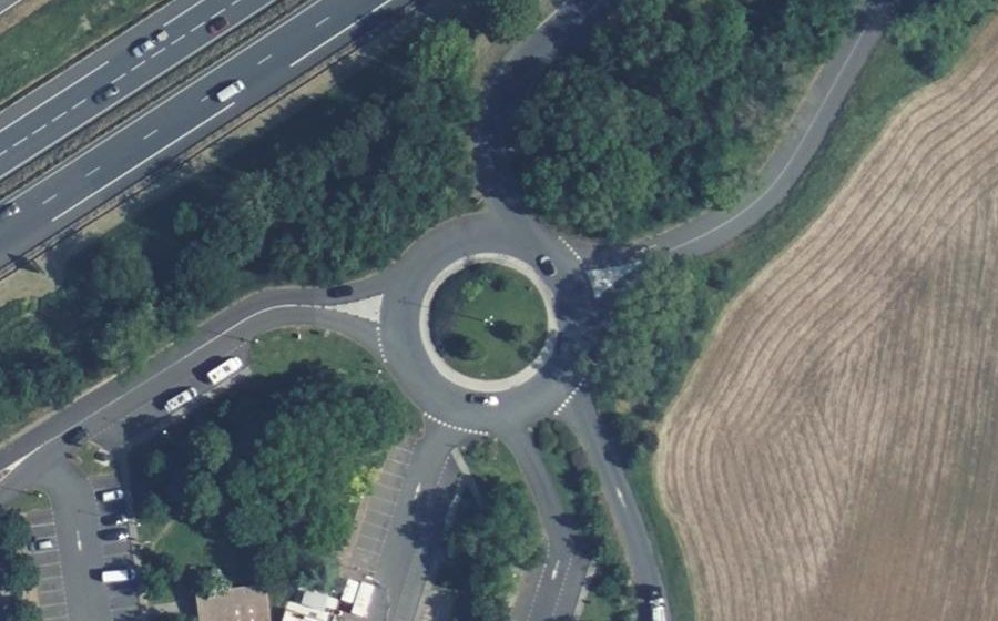 Vue aérienne du Rond-point anonyme n°74878210