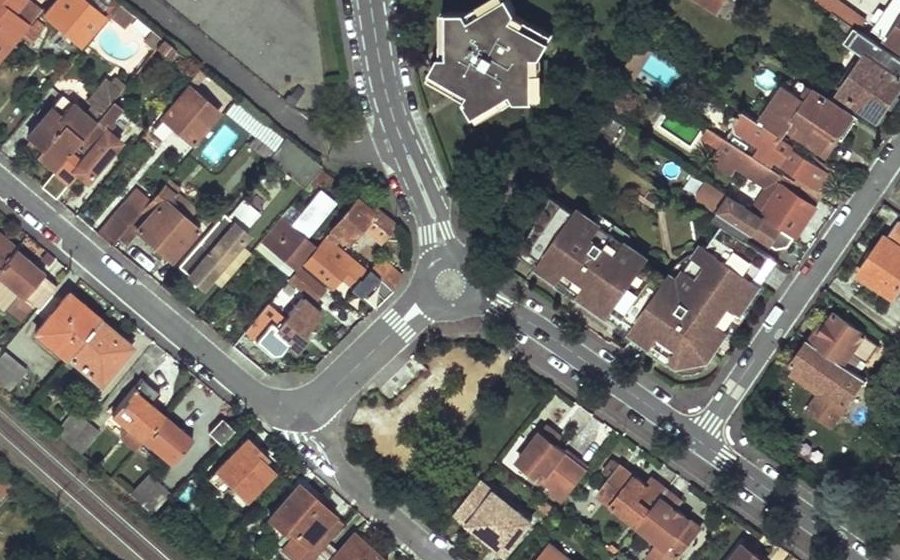 Vue aérienne du Rond-point anonyme n°74918718