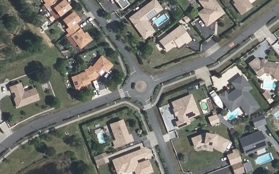 Vue aérienne du Rond-point anonyme n°749252765