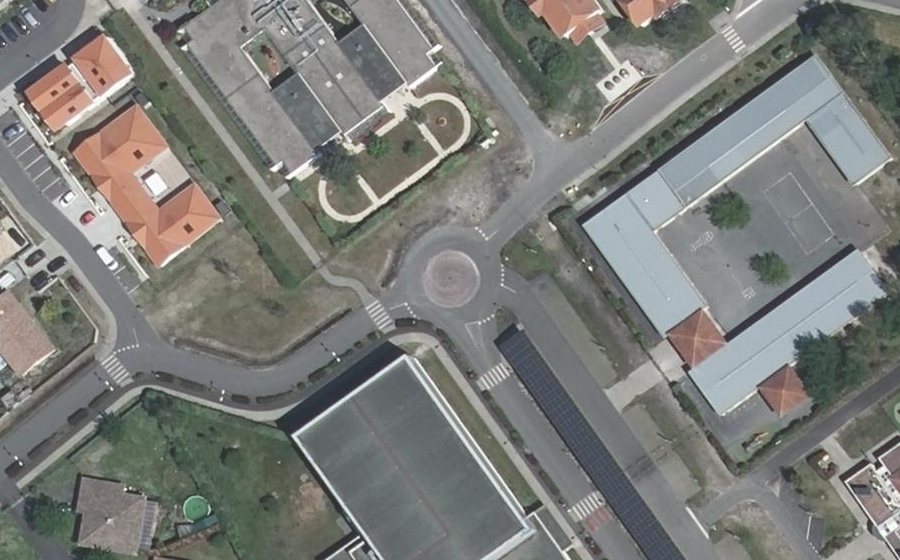 Vue aérienne du Rond-point anonyme n°749252881