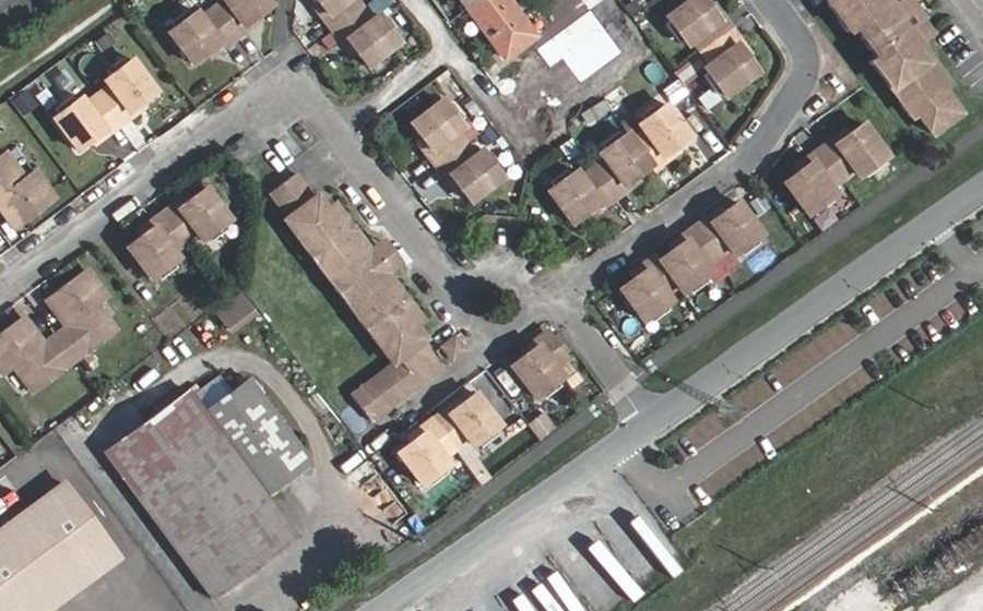 Vue aérienne du Rond-point anonyme n°749252893