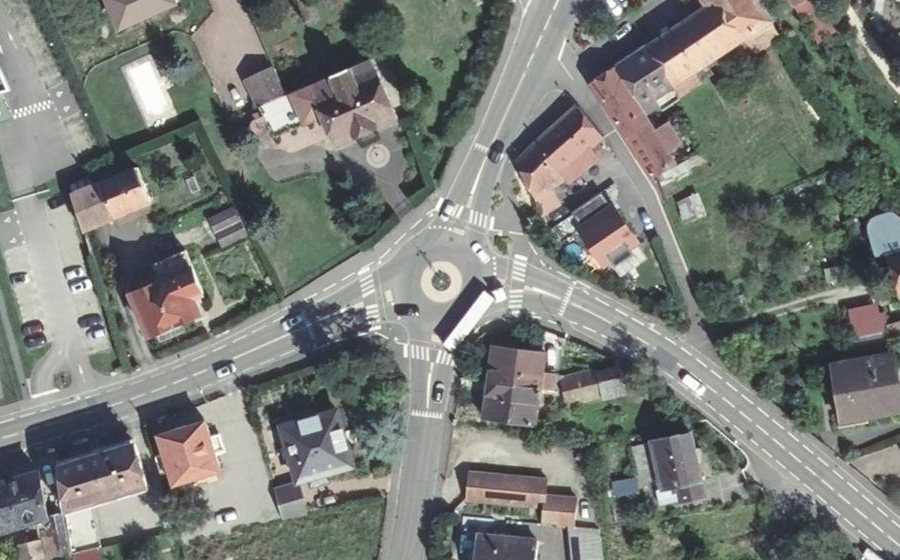 Vue aérienne du Rond-point anonyme n°749388473
