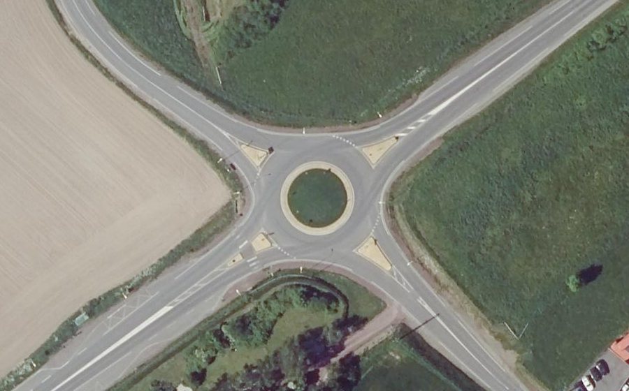 Vue aérienne du Rond-point anonyme n°749477447