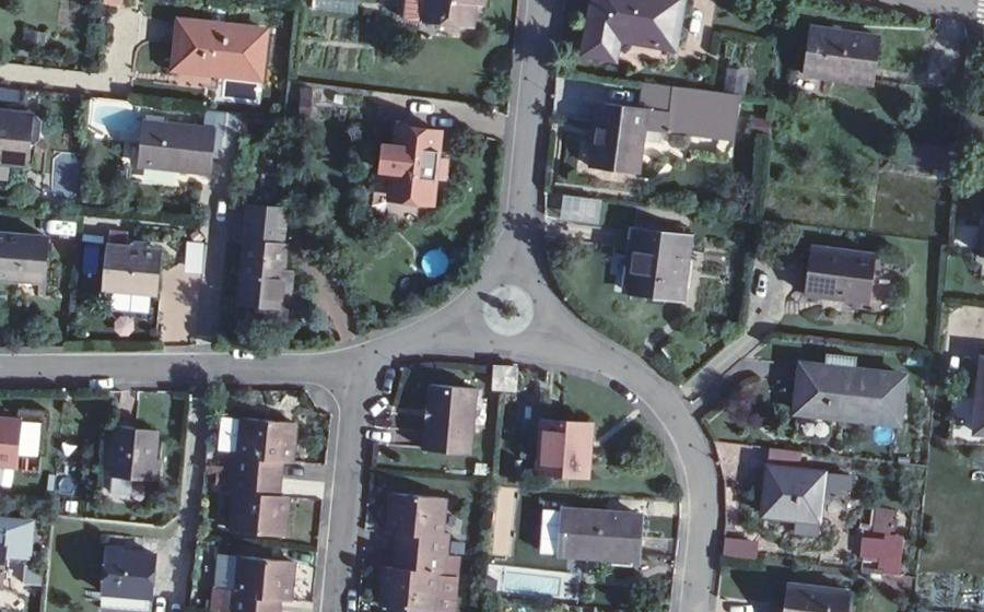 Vue aérienne du Rond-point anonyme n°74948804