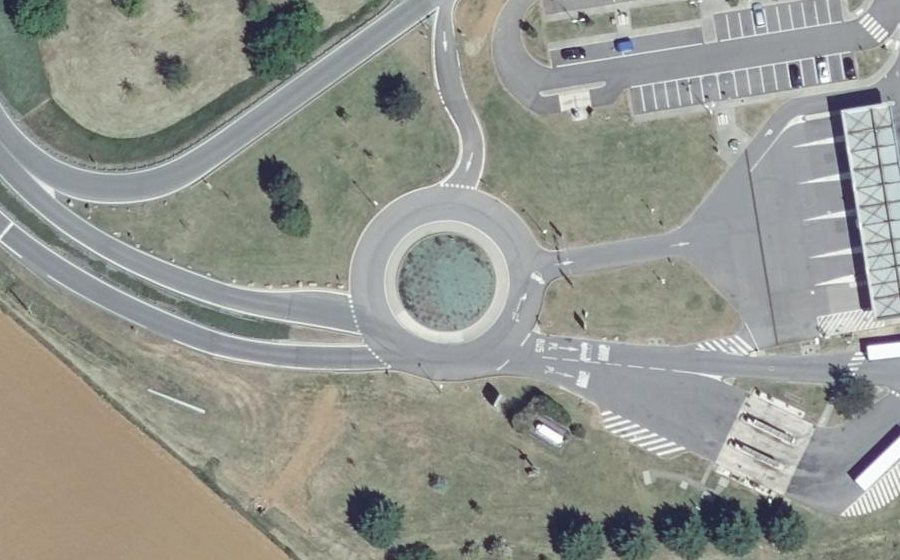 Vue aérienne du Rond-point anonyme n°749650103