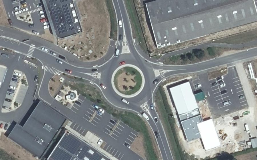 Vue aérienne du Rond-point anonyme n°749702803
