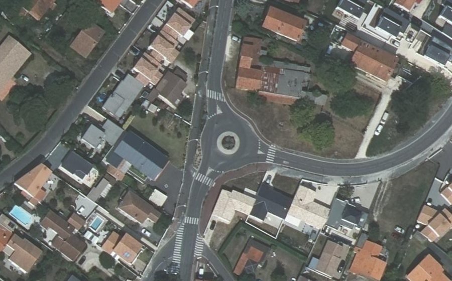 Vue aérienne du Rond-point anonyme n°750238378