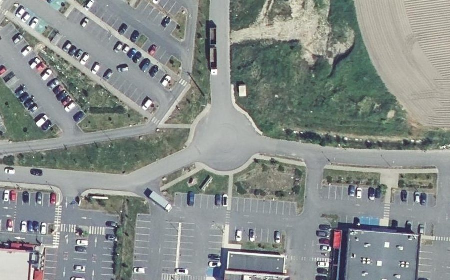 Vue aérienne du Rond-point anonyme n°750441822