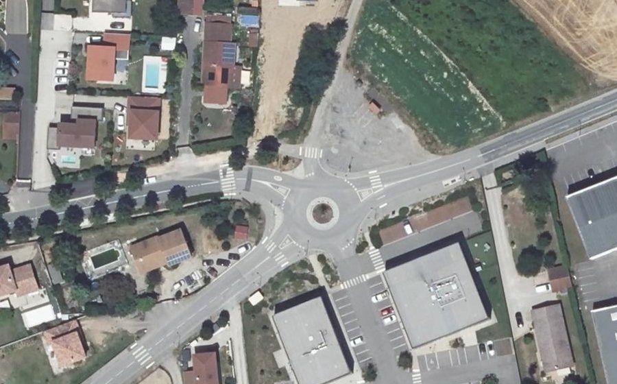 Vue aérienne du Rond-point anonyme n°750654530