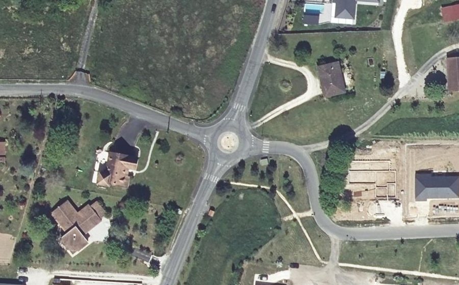 Vue aérienne du Rond-point anonyme n°750671339