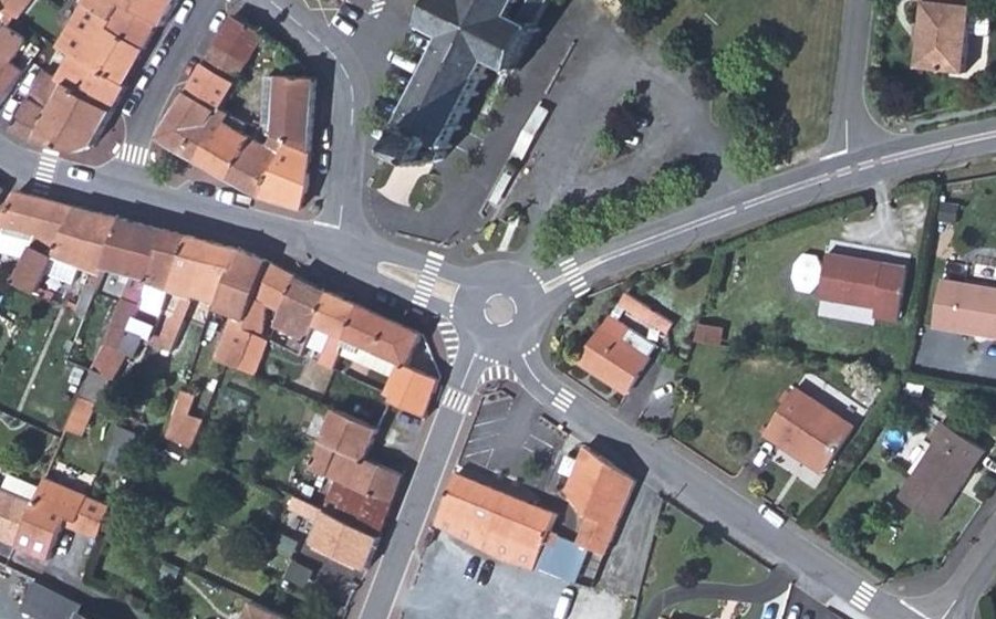 Vue aérienne du Rond-point anonyme n°750888186