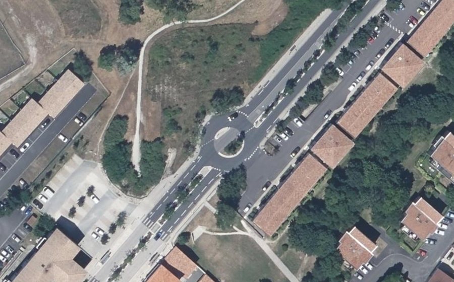 Vue aérienne du Rond-point anonyme n°750905626