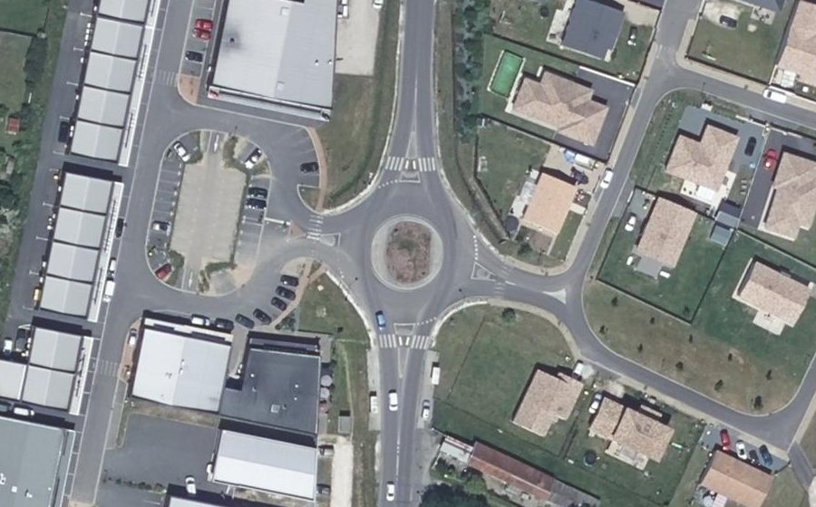 Vue aérienne du Rond-point anonyme n°751009613