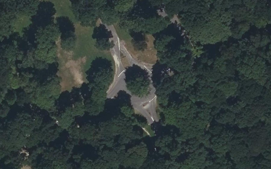 Vue aérienne du Rond-point anonyme n°75151635