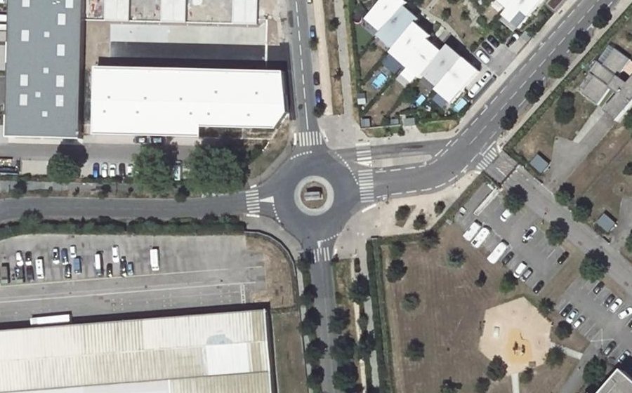 Vue aérienne du Rond-point anonyme n°751714748