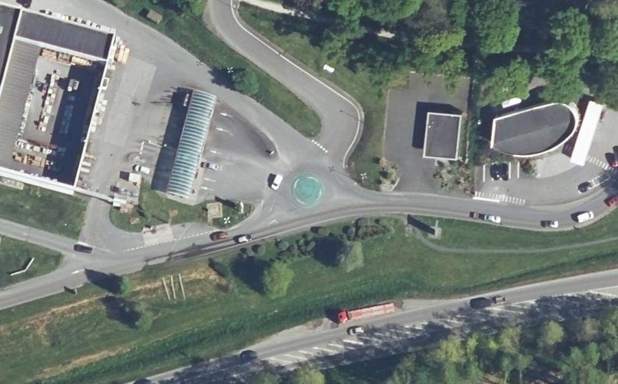Vue aérienne du Rond-point anonyme n°751827343