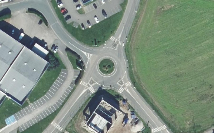Vue aérienne du Rond-point anonyme n°751836966