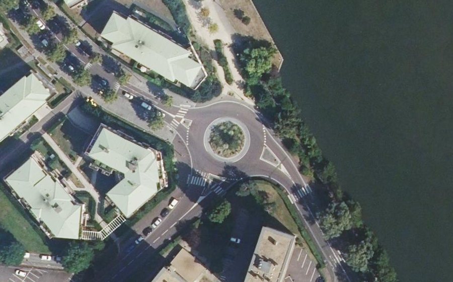 Vue aérienne du Rond-point anonyme n°751905734
