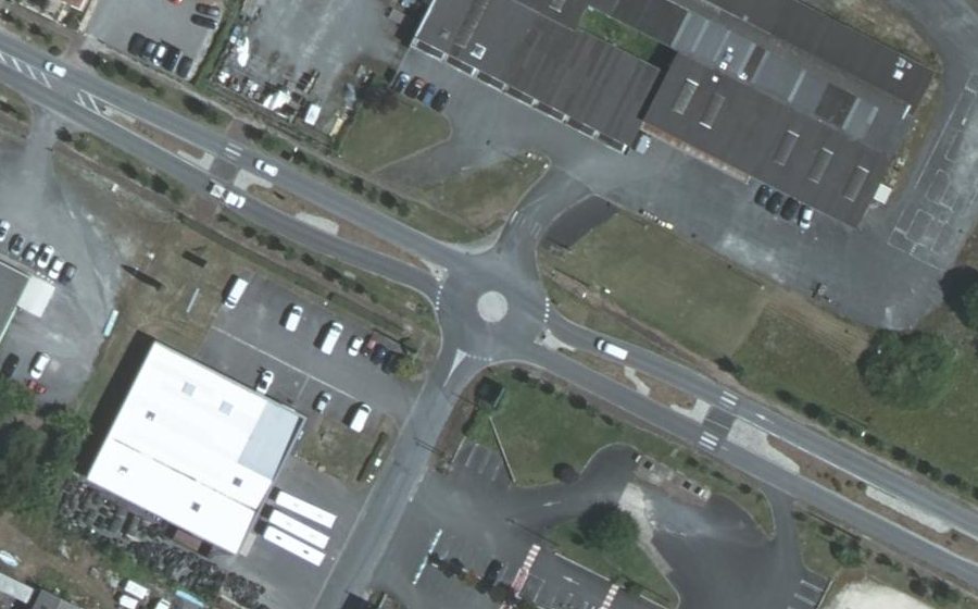 Vue aérienne du Rond-point anonyme n°751912334