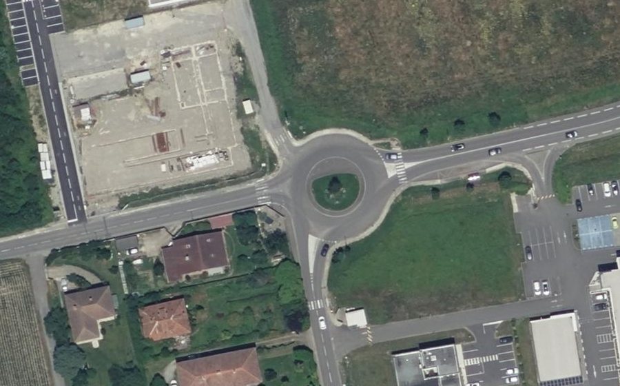 Vue aérienne du Rond-point anonyme n°751929662