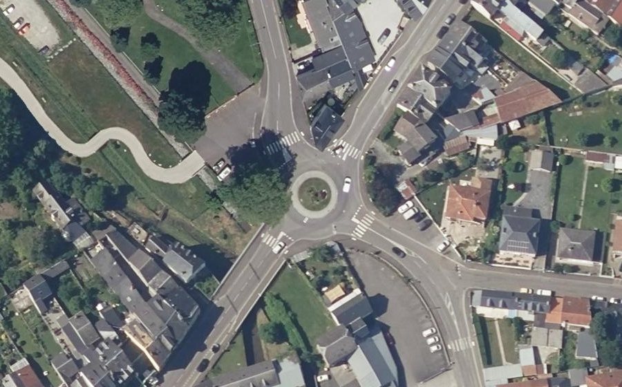 Vue aérienne du Rond-point anonyme n°751929663
