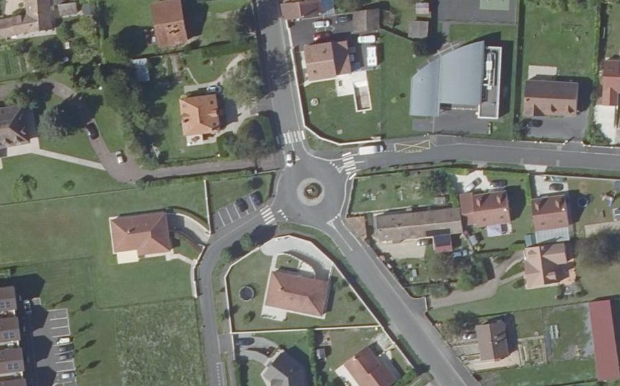 Vue aérienne du Rond-point anonyme n°751977517