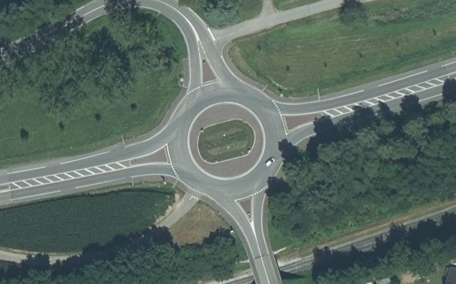 Vue aérienne du Rond-point anonyme n°751978416