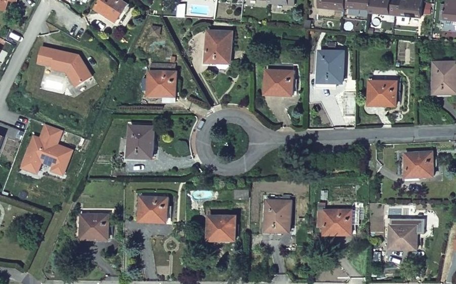 Vue aérienne du Rond-point anonyme n°75248947