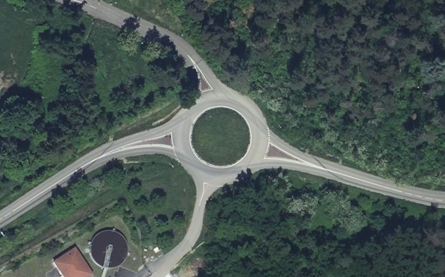 Vue aérienne du Rond-point anonyme n°75249105