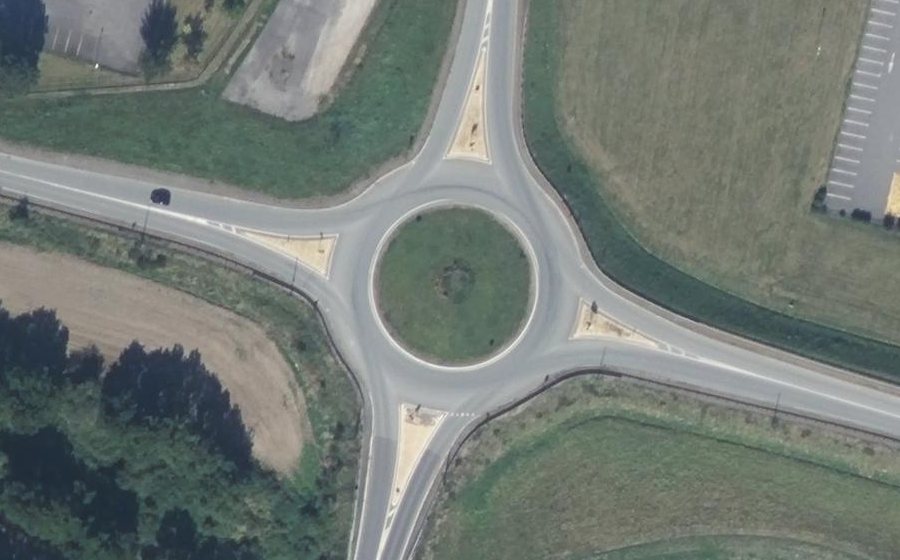 Vue aérienne du Rond-point anonyme n°752914558