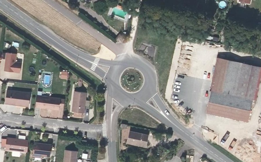 Vue aérienne du Rond-point anonyme n°75296267