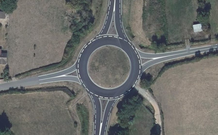 Vue aérienne du Rond-point anonyme n°75296409