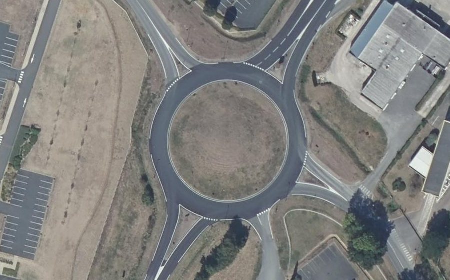 Vue aérienne du Rond-point anonyme n°75296428