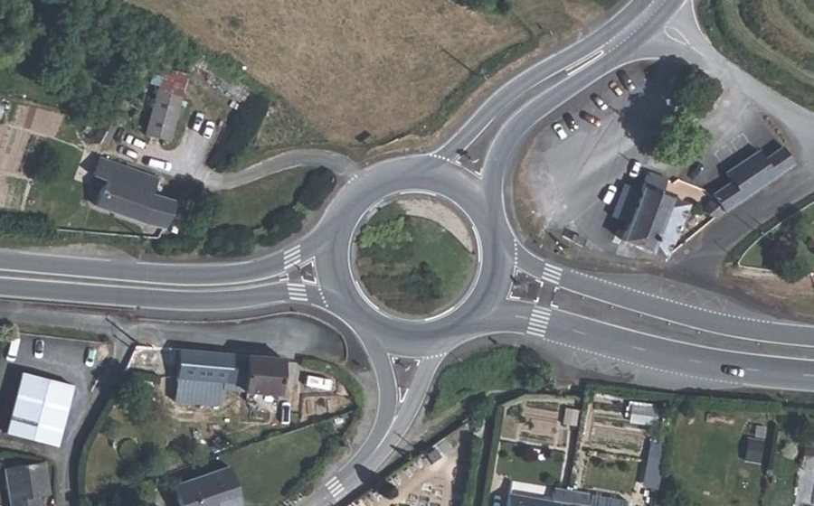 Vue aérienne du Rond-point anonyme n°75313509