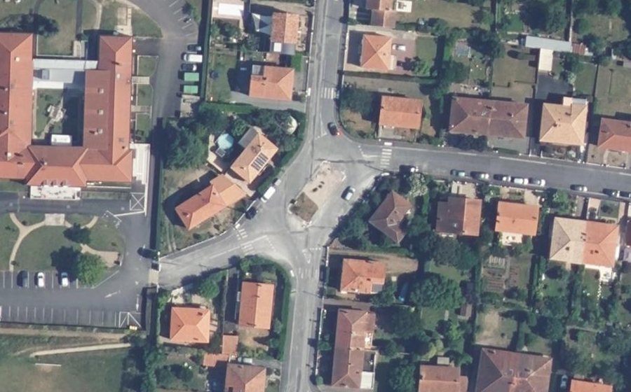 Vue aérienne du Rond-point anonyme n°753319440