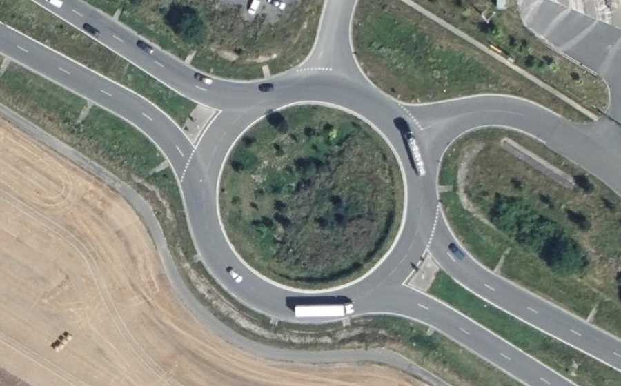 Vue aérienne du Rond-point anonyme n°753556422