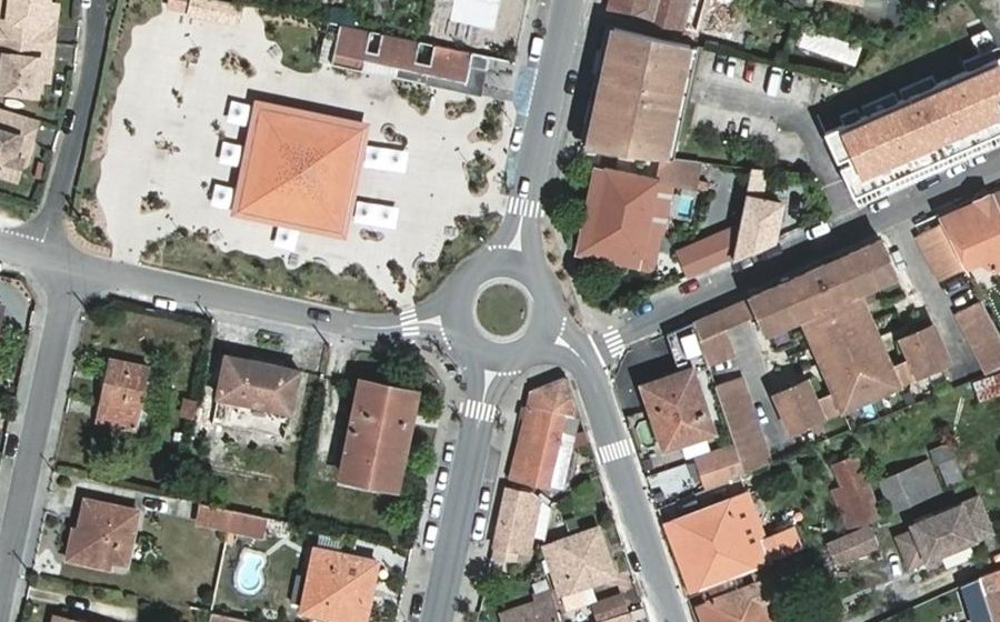 Vue aérienne du Rond-point anonyme n°753776641