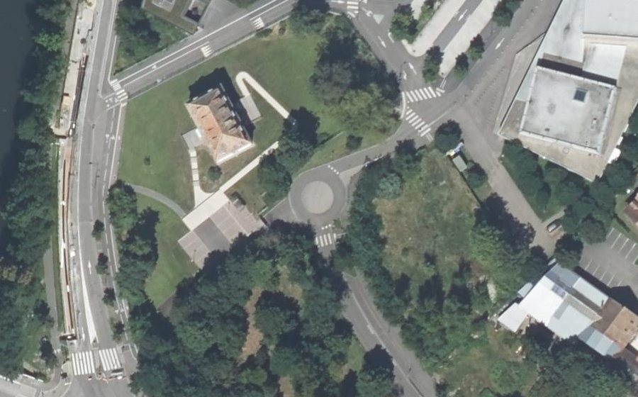 Vue aérienne du Rond-point anonyme n°753892884