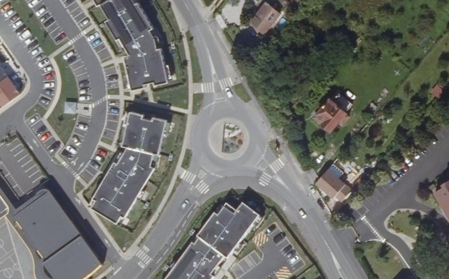 Vue aérienne du Rond-point anonyme n°754025935