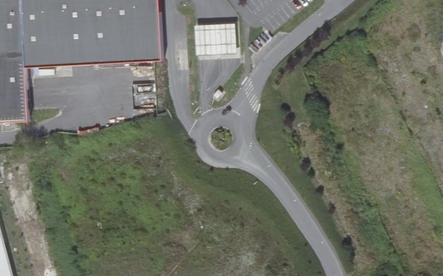 Vue aérienne du Rond-point anonyme n°754049442