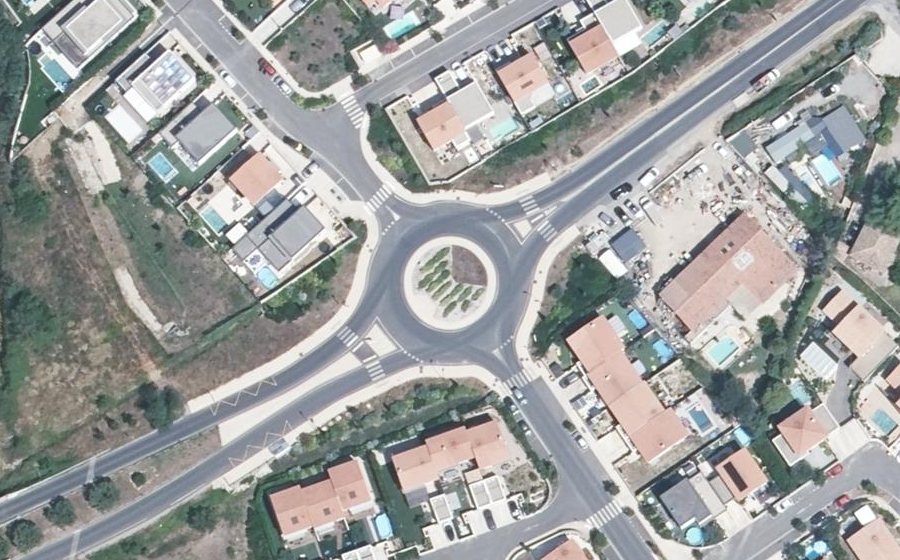 Vue aérienne du Rond-point anonyme n°754233659