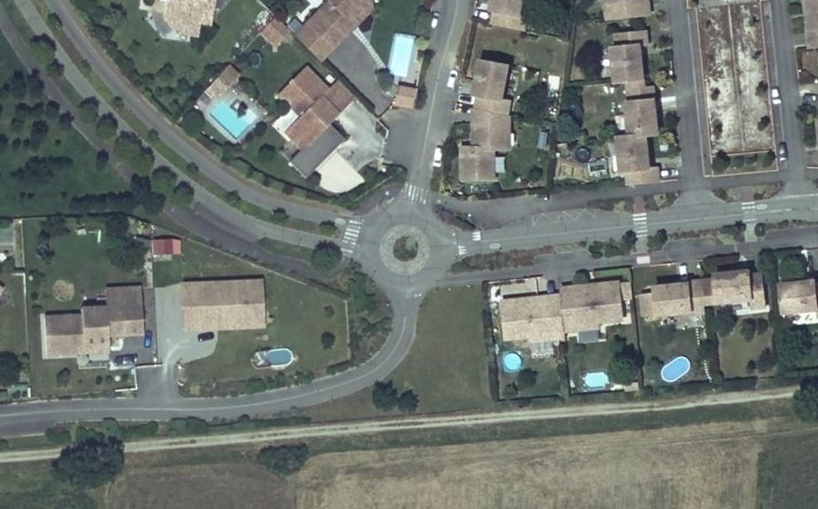 Vue aérienne du Rond-point anonyme n°754567274