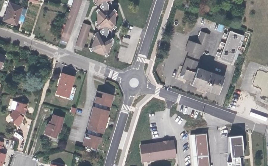 Vue aérienne du Rond-point anonyme n°754618559