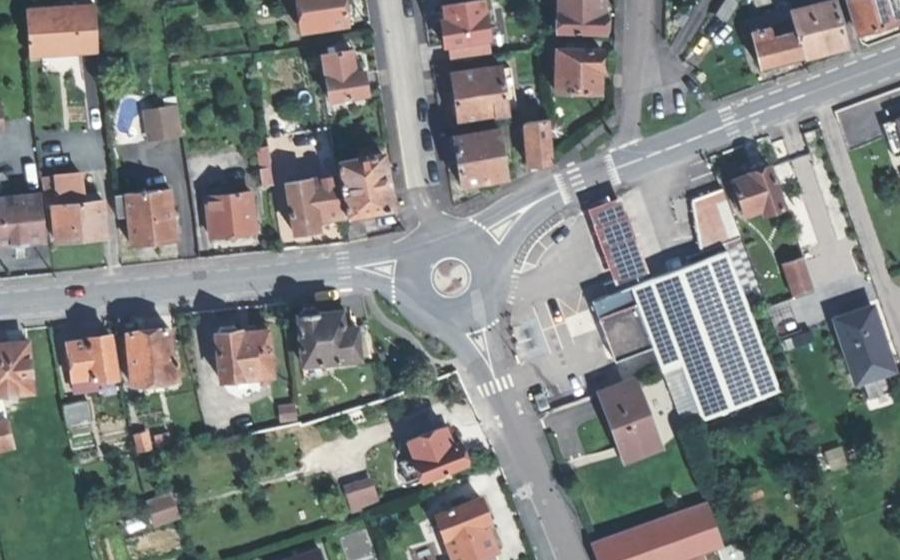 Vue aérienne du Rond-point anonyme n°754646804