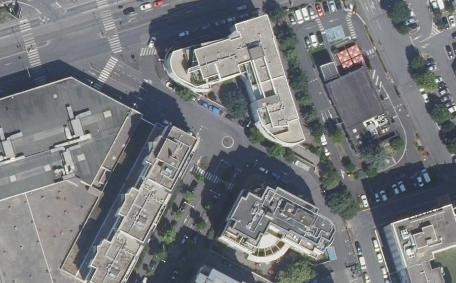 Vue aérienne du Rond-point anonyme n°754648489