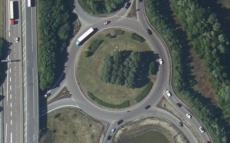 Vue aérienne du Rond-point anonyme n°75466065