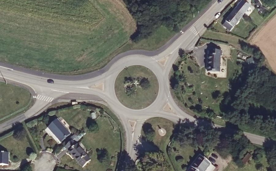 Vue aérienne du Rond-point anonyme n°75472146