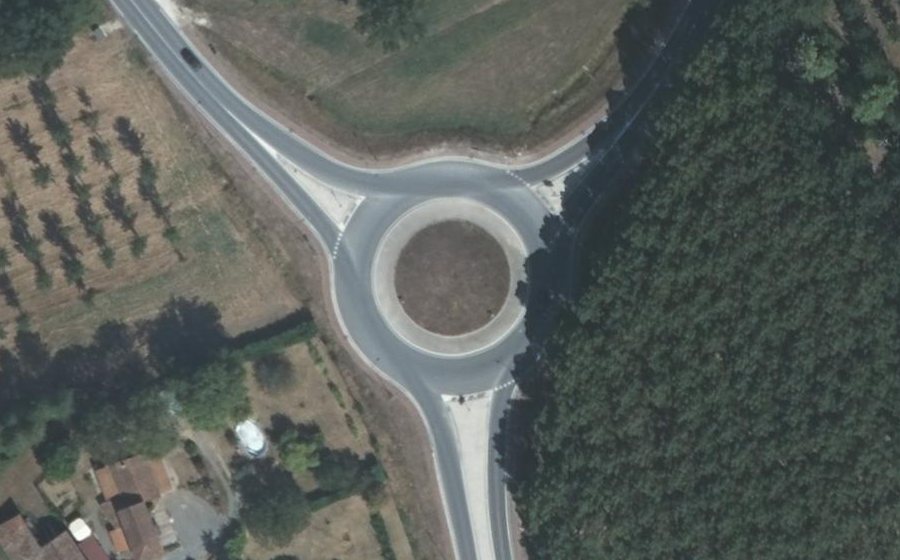 Vue aérienne du Rond-point anonyme n°755202684