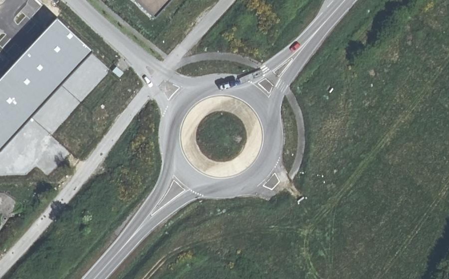 Vue aérienne du Rond-point anonyme n°755224120