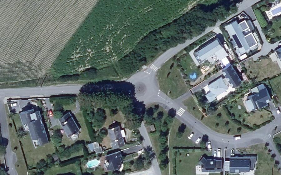 Vue aérienne du Rond-point anonyme n°75525904